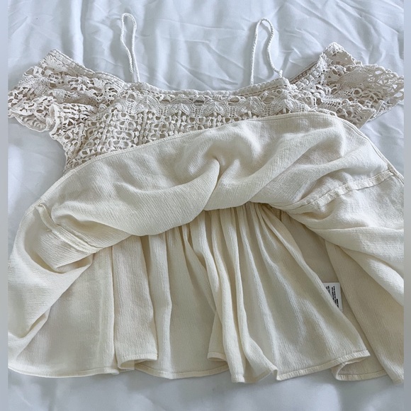 American Eagle Cream Drop Shoulder Lace Blouse Size Medium - Picture 4 of 7